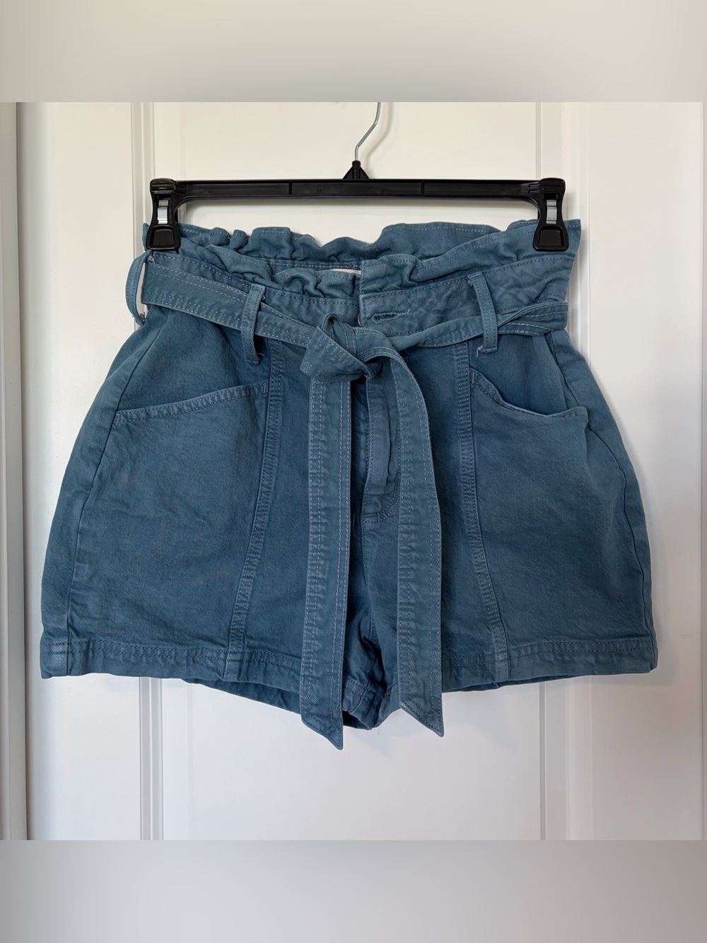 Universal Thread High-Rise Paperbag Shorts in Dusty Blue
Size 6/28